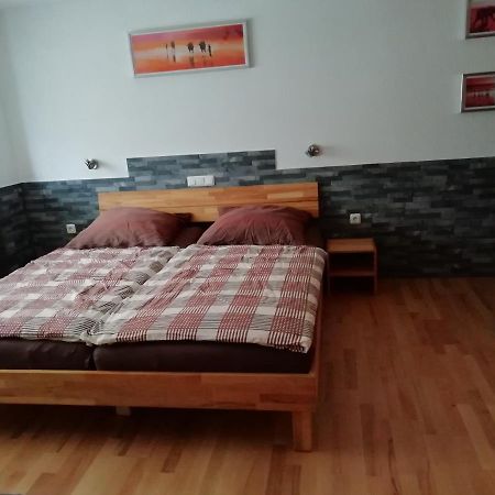 Navis Gaestehaus Alberta מראה חיצוני תמונה