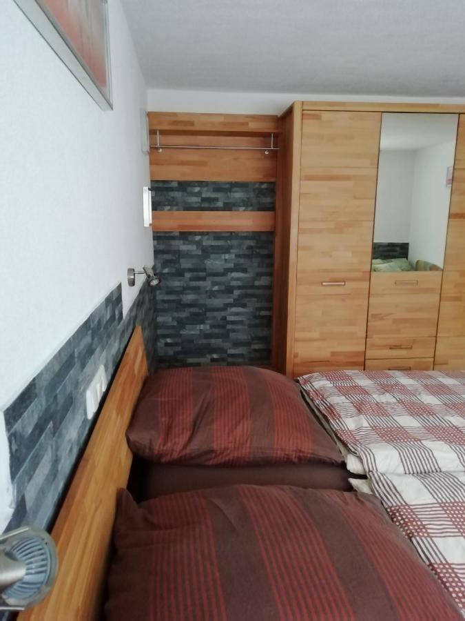 Navis Gaestehaus Alberta מראה חיצוני תמונה