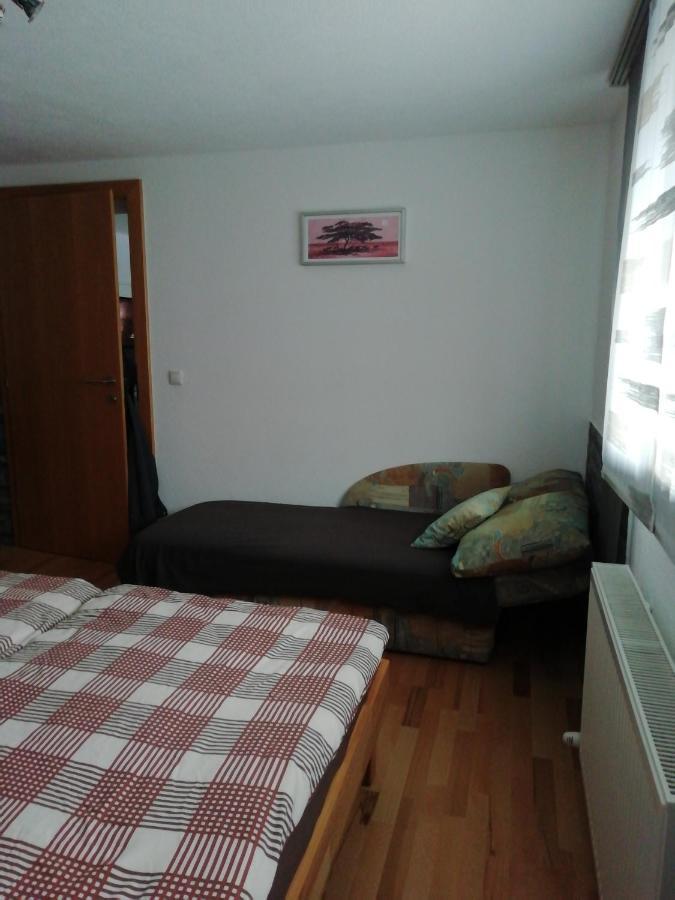 Navis Gaestehaus Alberta מראה חיצוני תמונה