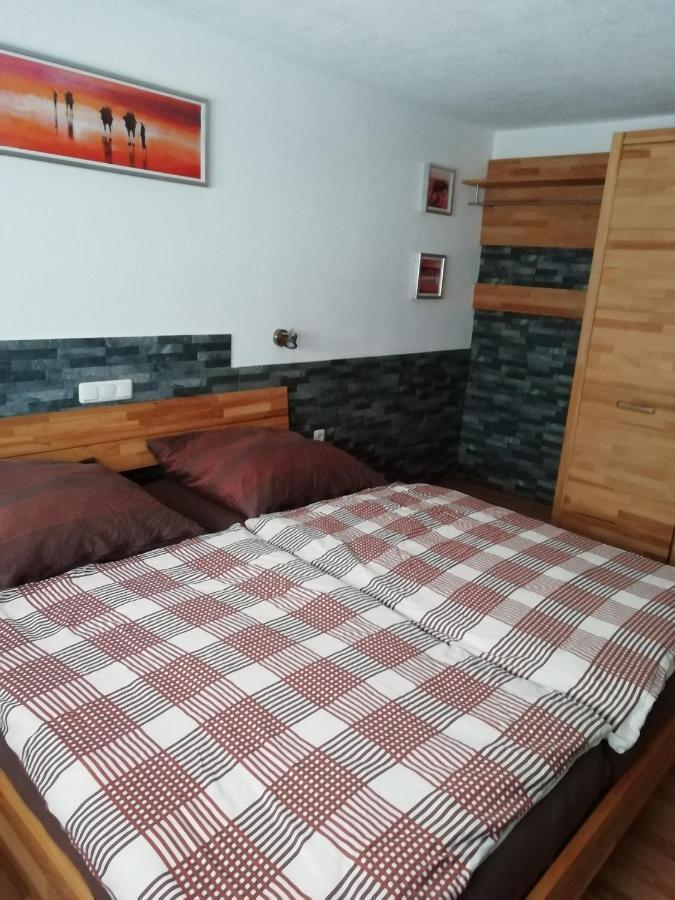 Navis Gaestehaus Alberta מראה חיצוני תמונה