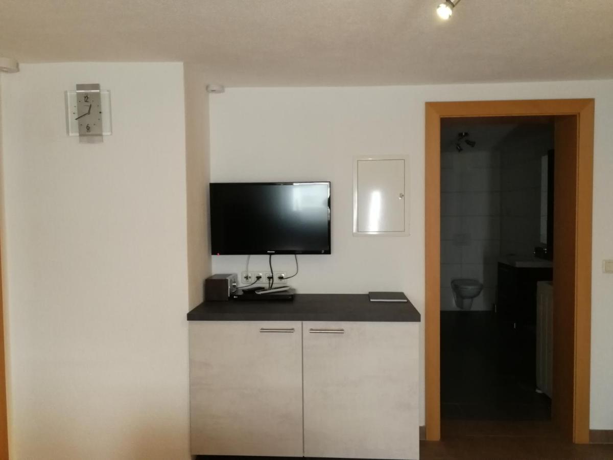 Navis Gaestehaus Alberta מראה חיצוני תמונה