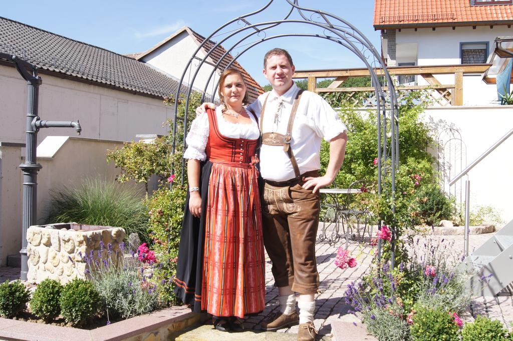 Navis Gaestehaus Alberta מראה חיצוני תמונה
