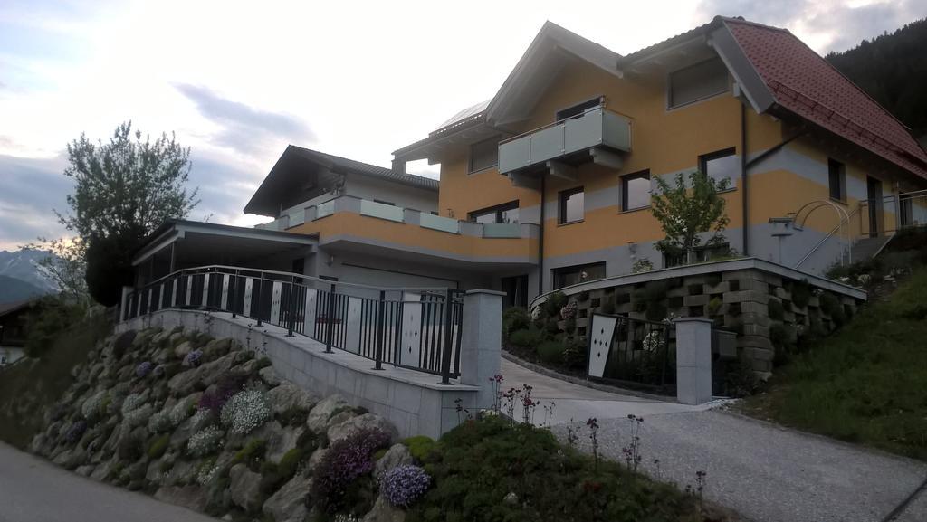 Navis Gaestehaus Alberta מראה חיצוני תמונה