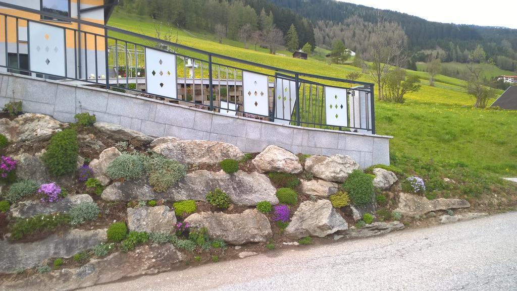 Navis Gaestehaus Alberta מראה חיצוני תמונה