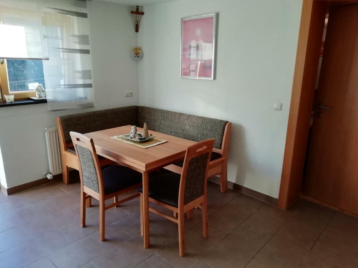 Navis Gaestehaus Alberta מראה חיצוני תמונה